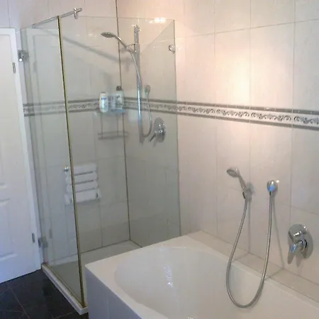 Hotel Delightful In With Private Garden