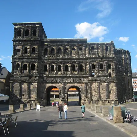 Delightful In With Private Garden Hotel 3*