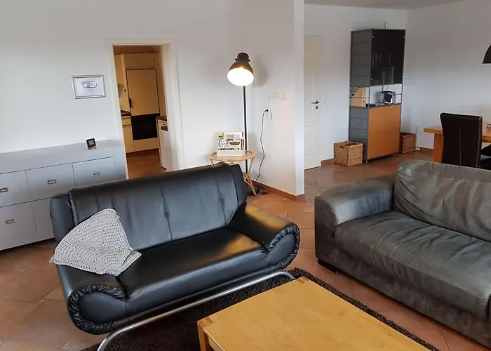 מלון Delightful In With Private Garden