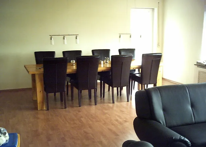 Delightful In With Private Garden מלון