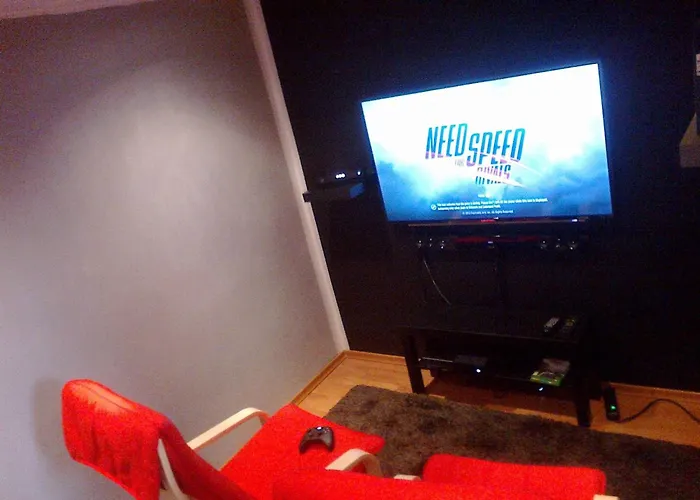 מלון Delightful In With Private Garden 3*