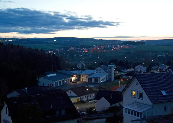 מלון Delightful In With Private Garden