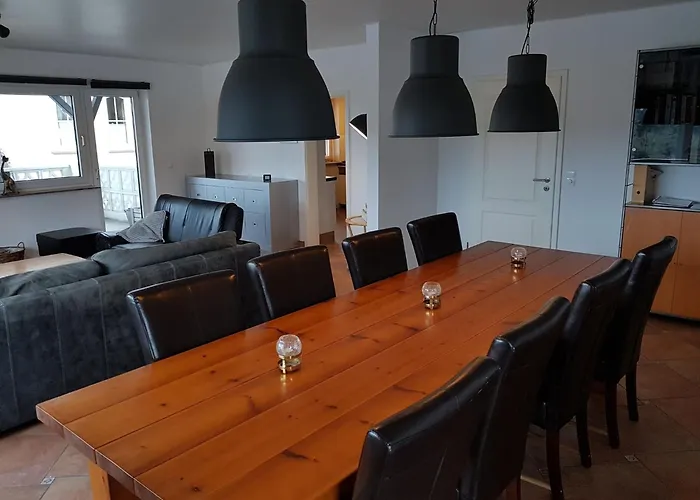 Delightful In With Private Garden מלון